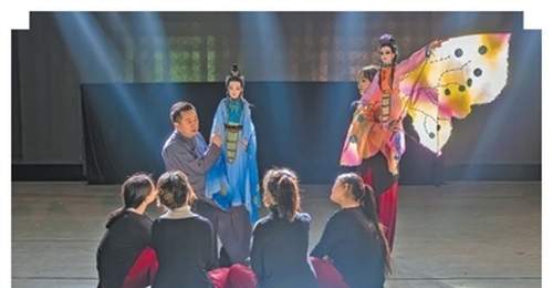 “只要观众还在鼓掌,传统就能继续生长”(感知文化里的中国)
