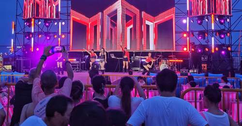 “啤酒搭配海风音乐,体验感满分”,2026金山城市沙滩音乐啤酒微醺夜启幕