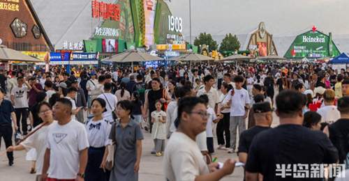 多彩啤酒城,周末人气旺