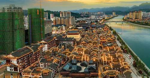 文旅观潮丨三天游客15万,“芒果”能救活大庸古城吗