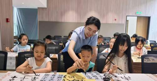 太原暑期宣教让青少年体验清代篆书与篆刻技艺