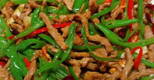 青椒肉丝也能玩出花样！试做炒肉、选辣椒、调酱料，这些参与式妙招你get了吗？