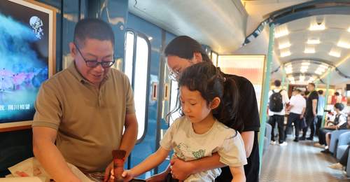 武夷山主题观光列车首发试乘 多元体验解锁宋韵山水沉浸式之旅
