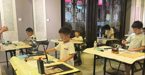 上海学生书法展启幕 百余作品与你共赴笔墨传承之约