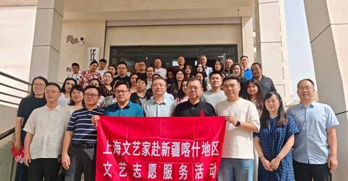 沪喀文艺结对润疆赋能 名家采风泽普沉浸式感受丝路新韵