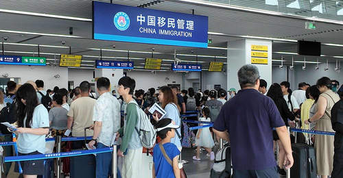 暑运过半上海跨境出行热爆 亲子研学家庭成主力游客玩转海陆双向新体验