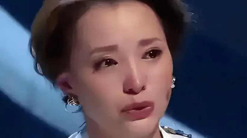 越扒越有!密春雷暴雷后 董卿参加儿子毕业典礼,国籍问题瞒不住