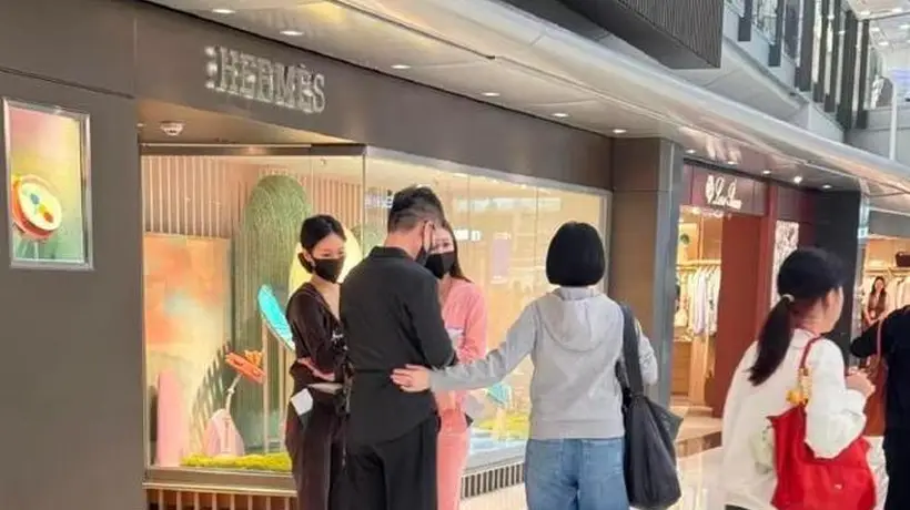小S晒一家香港游玩照,小S全家香港度假登上热搜