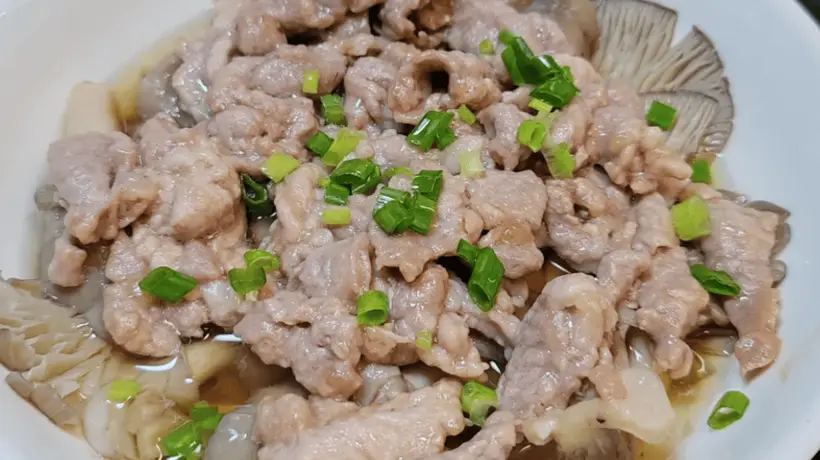 十分钟解锁家常鲜滋味 平菇蒸肉片邀你邂逅舌尖烟火气