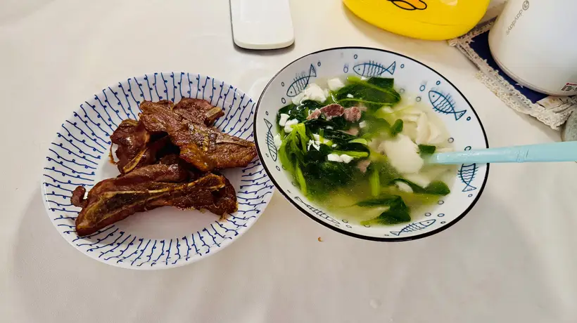 一菜一汤,母女俩的一餐,吃很饱