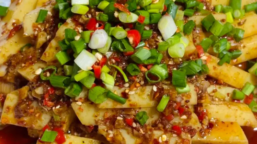 街边经典老味道,黄凉粉配稀饭是夏日绝配