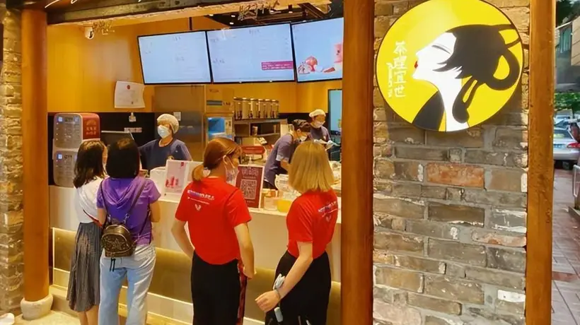 广州这家奶茶店几乎随处可见,游客看着却很眼熟:这是山寨的吗?