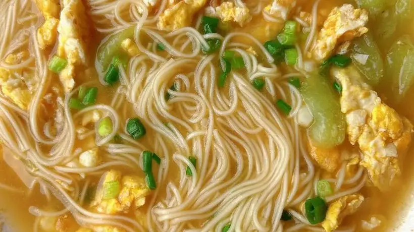 围看母亲擀面切面那碗夏天里的新面