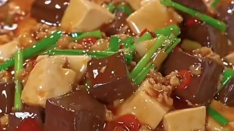 亲手体验猪血烧豆腐制作 解锁麻辣鲜香下饭好菜的多元参与乐趣