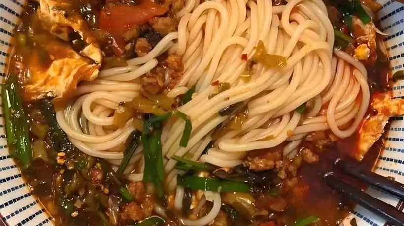 腊肉米线煲红油咕噜冒 邀你解锁暖身又对味的烟火食趣