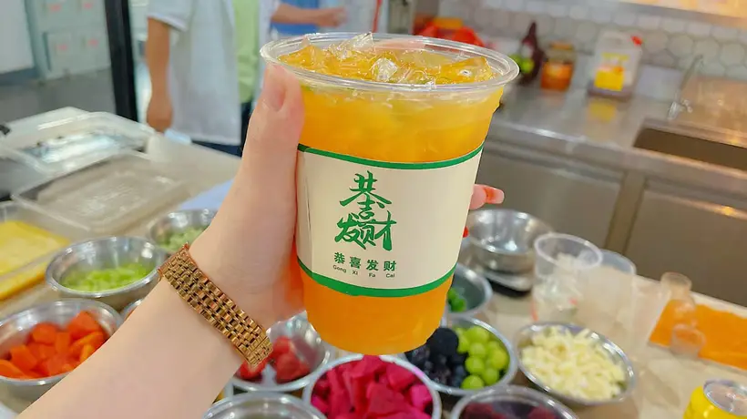 来东莞食为先学摆摊？跟着甜咖恋谭师傅搭好冷热双卖菜单 客流稳涨不淡季