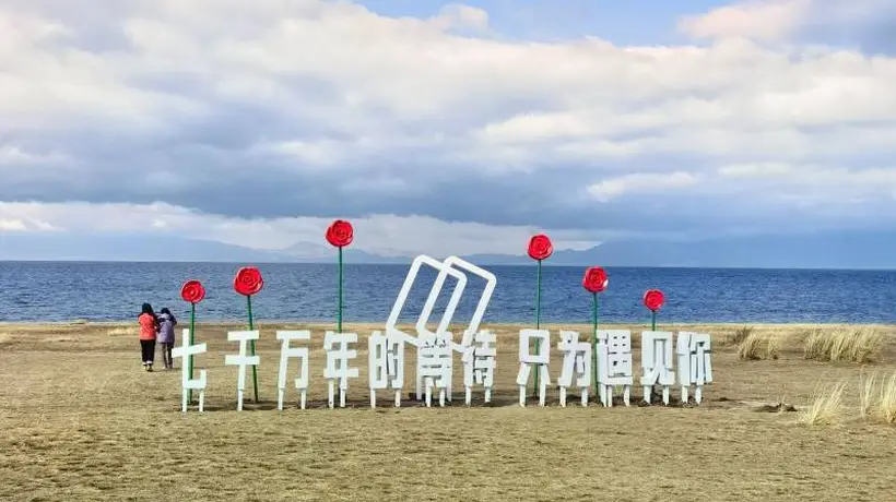 跟着伊犁本地人的四季漫游邀约：从杏花沟策马入花海，到天鹅泉邂逅蓝冰，沉浸式解锁天山多元人文与自然景致