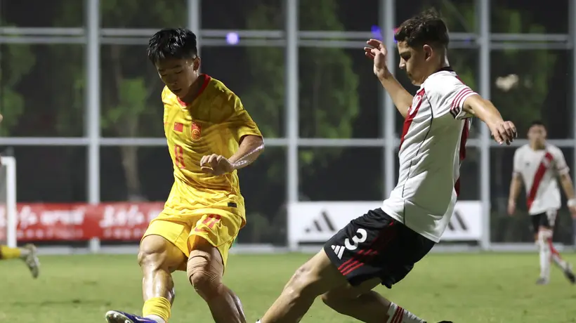 点球决胜力克河床U17！U17国足挺进决赛 门将神扑铸就参与时刻