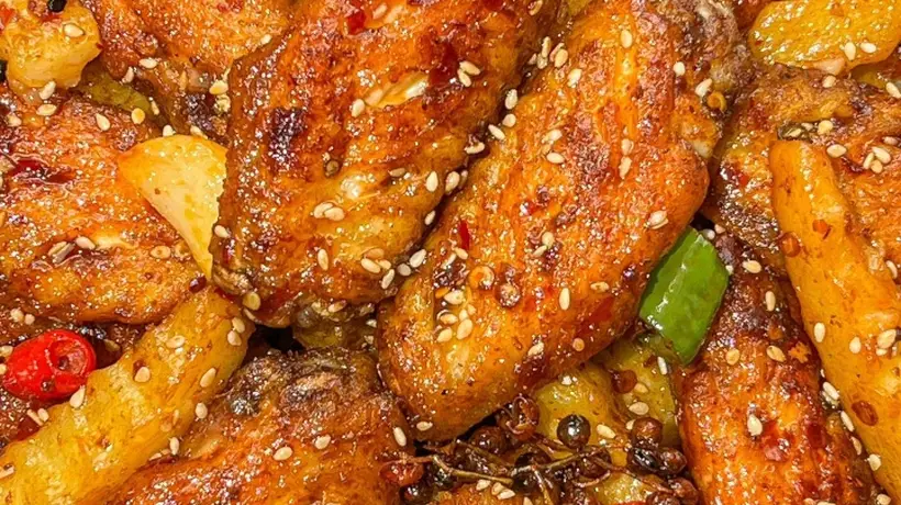 亲手搞定孜然鸡翅土豆条 每一个操作都藏着让人垂涎的小心机