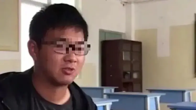 高考成绩显示“0分”,考生直接瘫坐在地,直到看见底部小字……