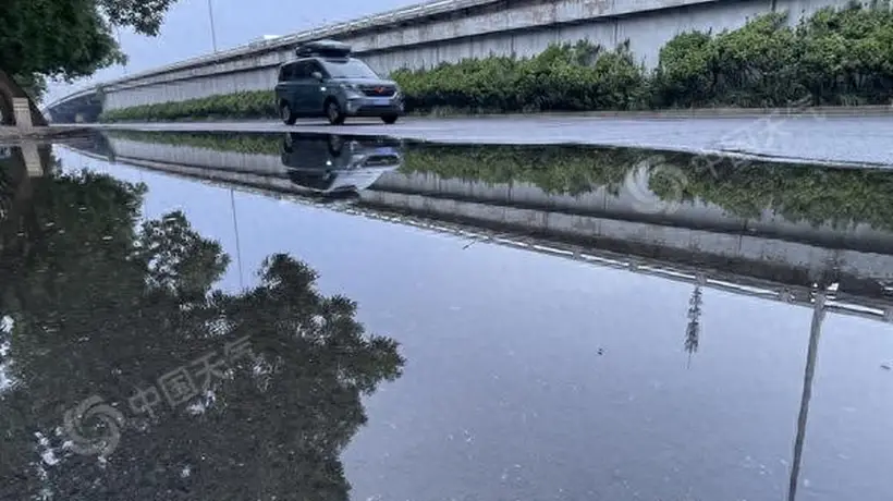 未来三天北京雷阵雨频繁,今天局地伴有七级以上短时大风或冰雹