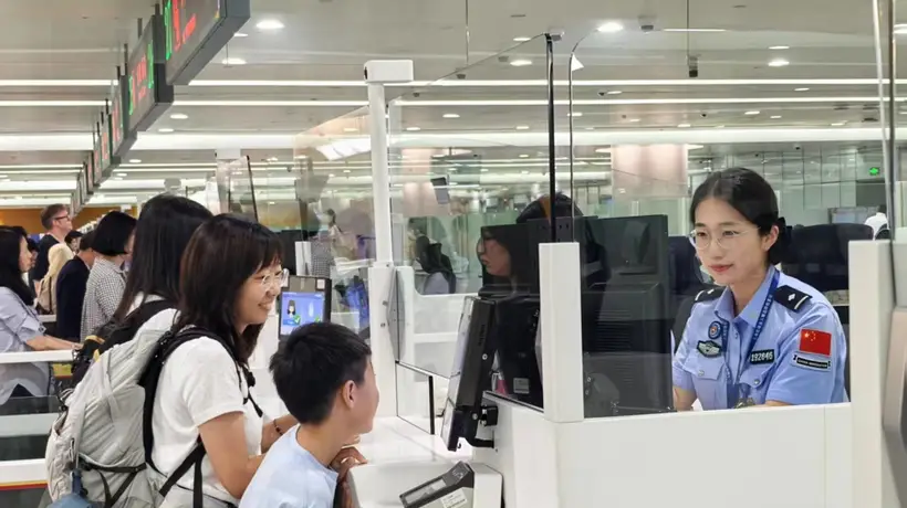 暑运首日出境中国旅客达3.3万人次,创近两个月以来峰值