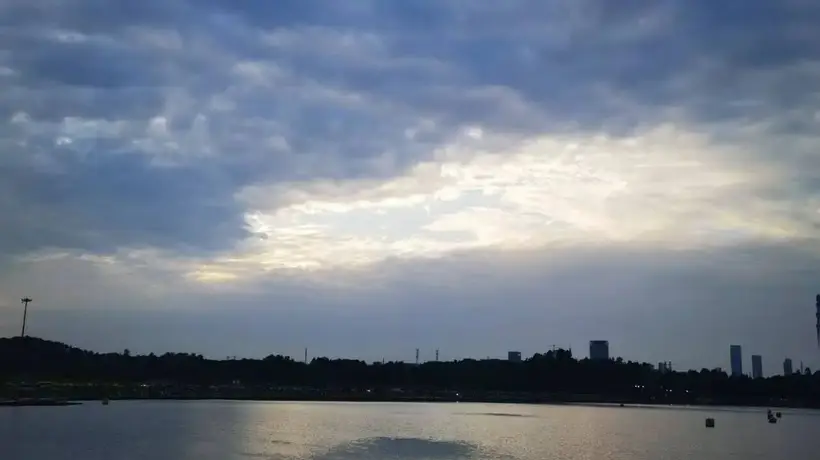我们为何热衷远方,却对身边知之甚少?