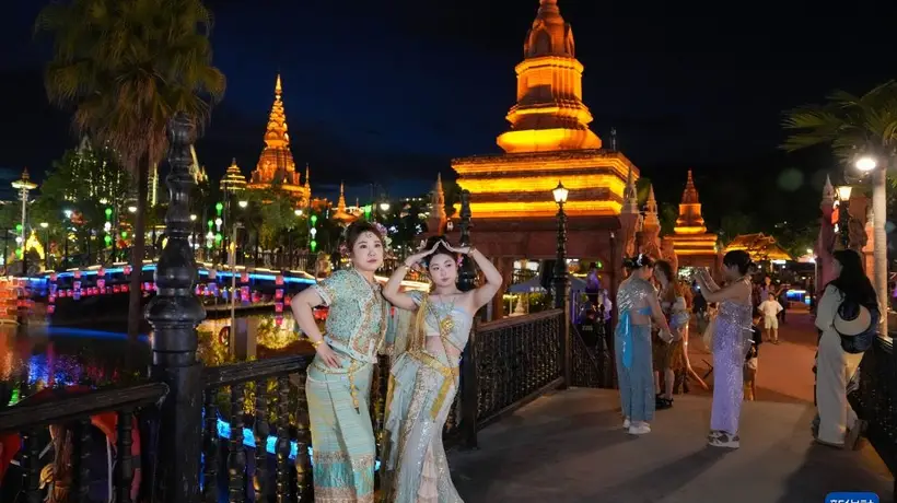 云南西双版纳:星光夜市引客来