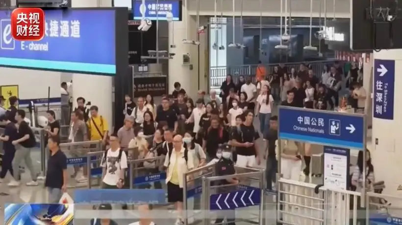 国外热到难熬?老外扎堆来中国纳凉