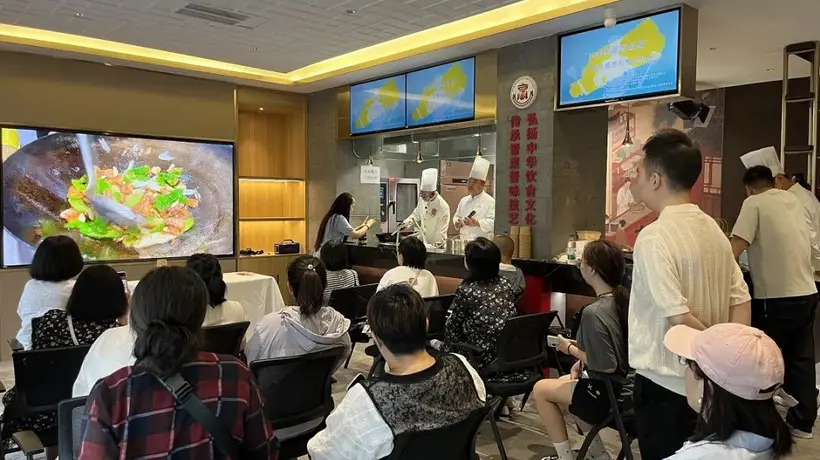 迎泽区总工会举办“名厨教做家常菜”第三期烹饪培训活动