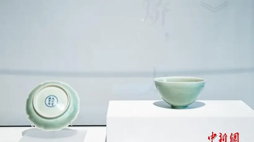 一瓷一色一世界:上海博物馆藏明清颜色釉瓷器特展与玻璃应力:流动的威尼斯狂欢在久事美术馆上演东西方美学对话
