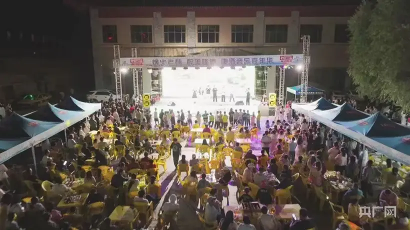 宁夏隆德县夜经济焕新：烟火老巷音乐嘉年华点燃夏日热情