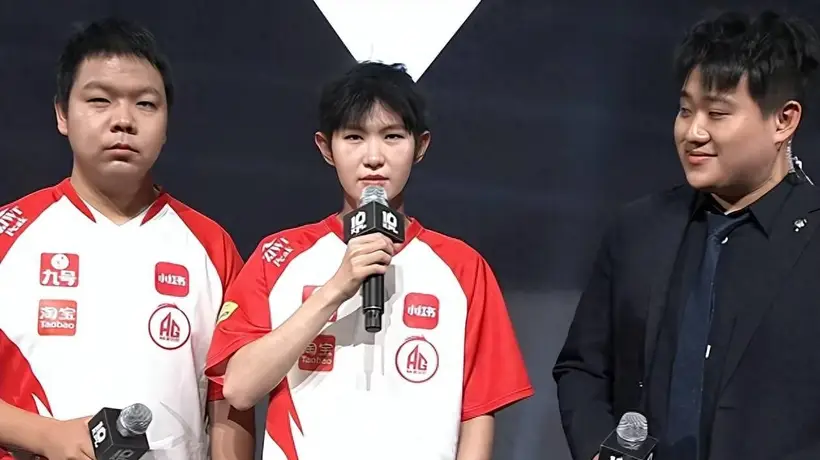 AG超玩会让二追三拿下LGD 赛场多元竞技瞬间引观众热议