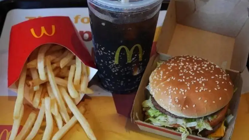 咬一口就发现饼薄面包干！汉堡缩水体验实录与维权攻略