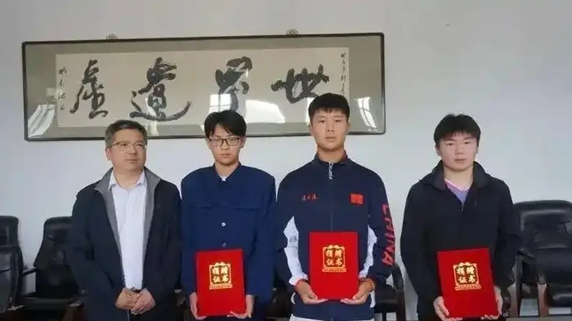 江苏初三学生徐凯睿自费捐赠侵华罪证遭恶意攻击 警方启动保护并依法传唤嫌疑人