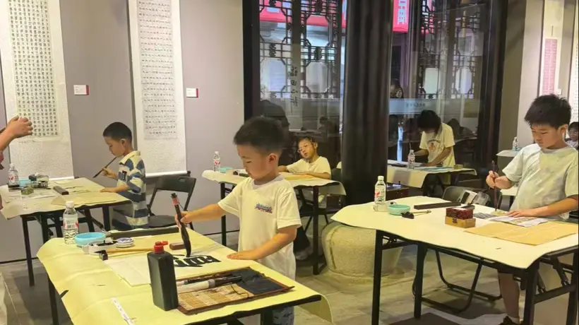 上海学生书法展启幕 百余作品与你共赴笔墨传承之约