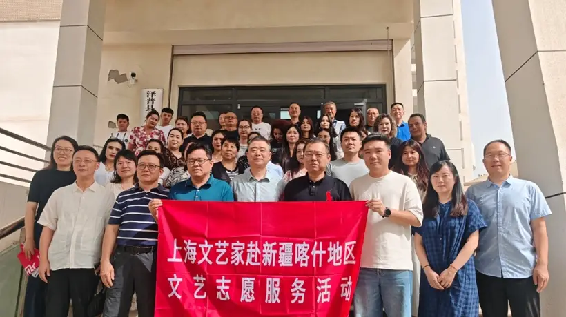 沪喀文艺结对润疆赋能 名家采风泽普沉浸式感受丝路新韵