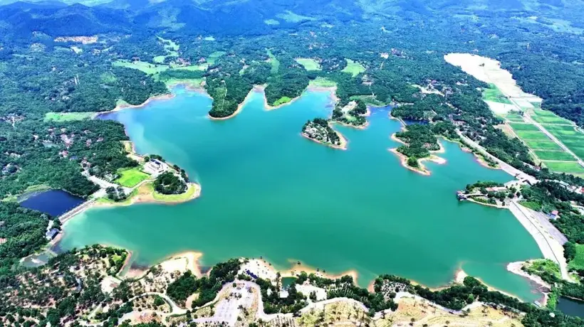 今夏长兴“撒哈拉的海”里,千人戏水玩沙享清凉,这场山野亲水派对太值得参与!
