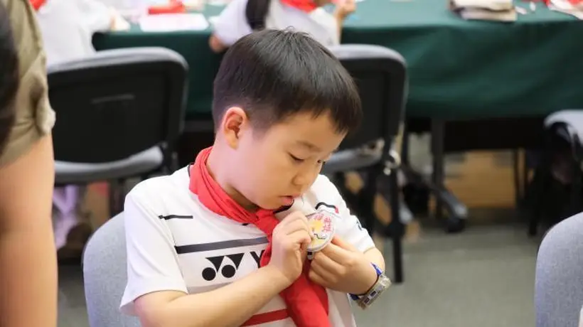 省档案馆里办起美术体验课 杭州小学生用文创画笔解锁红色历史新方式