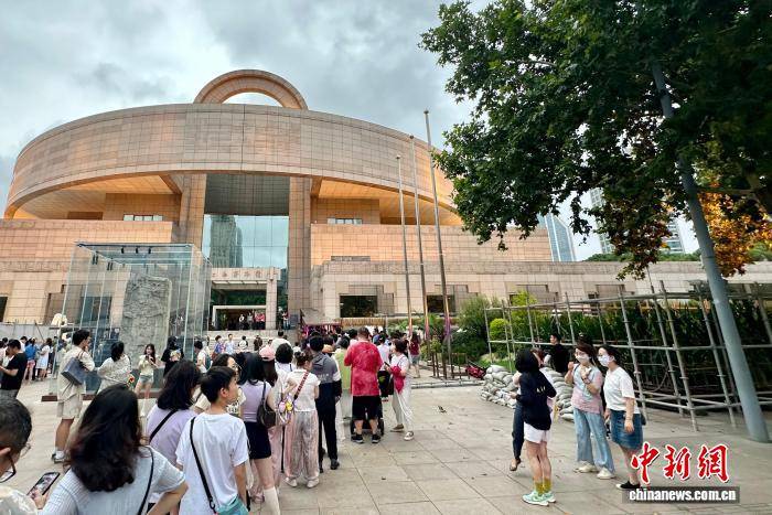 上海博物馆“奇妙夜”化身美洲古代雨林秘境
